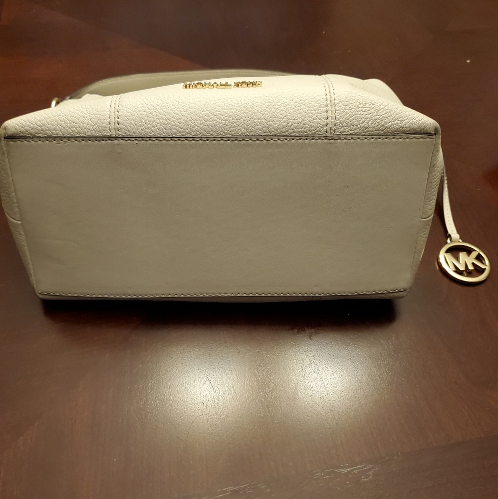 Michael Kors winter white purse - Picture 3 of 4